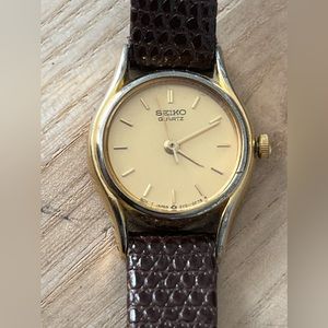 Seiko Vintage Ladies Watch Gold-Tone Dial Case Hadley Roma Black Leather Strap